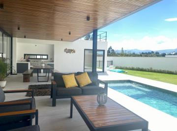 Casa de 4 habitaciones, Quito · Vendo Hermosa Casa Iluminada Moderna Cumbayá