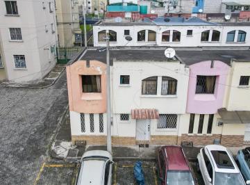Casa · 98m² · 3 Habitaciones · 1 Estacionamiento · Venta Casa Conjunto Paraisos del Sur 125 m² Quitumbe