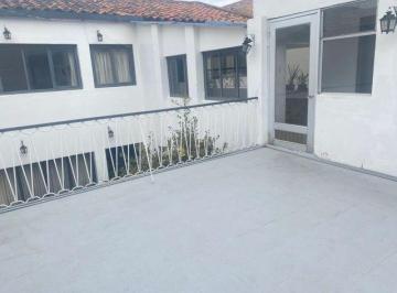 Casa · 450m² · 1 Estacionamiento · Casa en Venta en El Centro Histórico de Cuenca, No Inventariada, con 500 m² de Terreno.