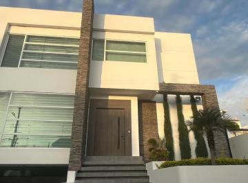 Casa · 320m² · 4 Habitaciones · 2 Estacionamientos · Gran Casa de 4 Dorm., 390 m² Totales, Estilo Moderno en Ciudadela Privada