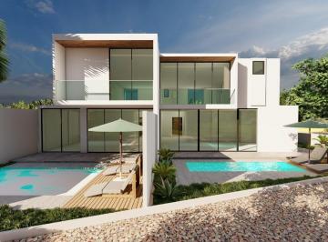 Casa · 255m² · 4 Habitaciones · 1 Estacionamiento · Casa en Manta, Ecuador