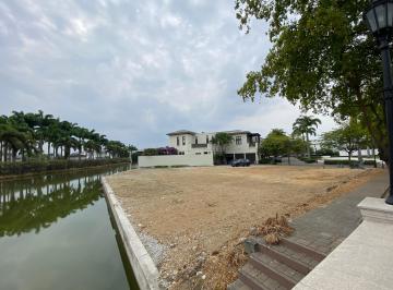 Terreno / Lote , Guayaquil · En Venta: Terreno Esquinero con Vista Al Lago en Lagos del Batán