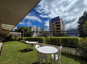 Departamento · 218m² · 3 Habitaciones · 2 Estacionamientos · Departamento con Jardín y Patio en Venta Sector Batan Alto