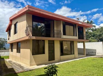 Casa de 5 habitaciones, Quito · Casa en Venta Sector San Juan Cumbaya