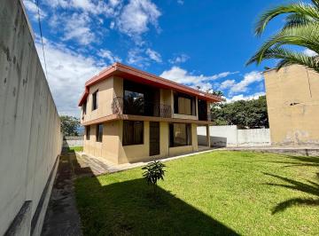 Casa de 5 habitaciones, Quito · Casa en Venta Sector San Juan Cumbaya
