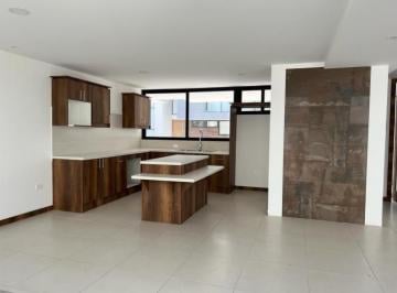 Casa · 248m² · 4 Habitaciones · 4 Estacionamientos · Casas Modernas en Cumbayá - 4 Habitaciones y Jardín en Venta