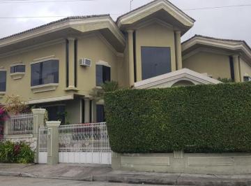Casa , Guayaquil · En Venta Casa en Los Ceibos de 5 Habitaciones - Mae. Recalde