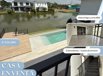 Casa de 5 habitaciones, Guayaquil · Casa en Venta - Aires de Batán (Con Piscina, Vista Al Lago y Área Social) - Sambo