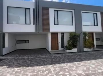 Casa · 146m² · 3 Habitaciones · 2 Estacionamientos · Se Vende Casa Sector La Armenia con Acabados de Lujo