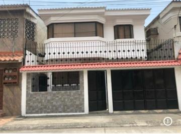 Casa de 3 habitaciones, Guayaquil · Cerca de La Clínica Urdenor, Av Fco. de Orellana, Av Juan Tanca Marengo