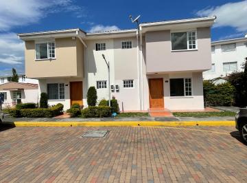 Casa de 3 habitaciones, Quito · Venta Casa Dos Pisos – Sector La Armenia 1