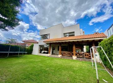 Casa de 3 habitaciones, Quito · Casa de Renta - Venta en Urbanizacion Super Segura y Cerca de Todo