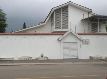 Casa de 3 habitaciones, Guayaquil · Casa + 2 Suites en Venta de Oportunidad en Los Ceibos Guayaquil - Mae. Recalde