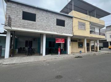 Casa · 227m² · 2 Habitaciones · 1 Estacionamiento · Casa con Terreno en El Centro de Manta