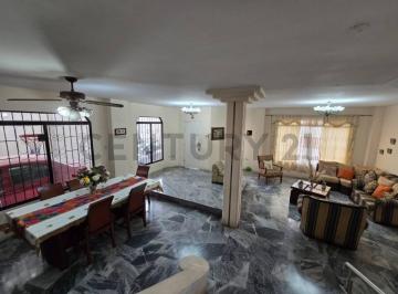 Casa · 295m² · 4 Habitaciones · 2 Estacionamientos · Oportunidad Única, Casa Amplia en Venta Urdenor Uno 4 Habitaciones Elsm