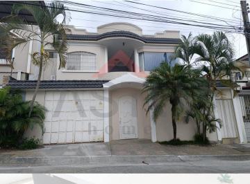 Casa de 6 habitaciones, Guayaquil · Se Vende Propiedad en Bellavista en Herradura Cerrada