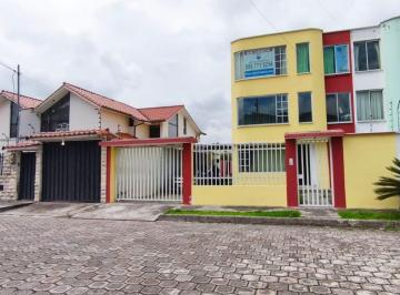 Casa de 4 habitaciones, Quito · Casa con Terreno 280 m² 4 Dorm. en Venta en El Colibrí Valle de Los Chillos