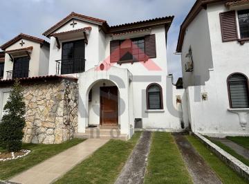 Casa de 3 habitaciones, Guayaquil · Se Vende Propiedad en Urb. Terranostra Etapa Valencia. Vía a La Costa