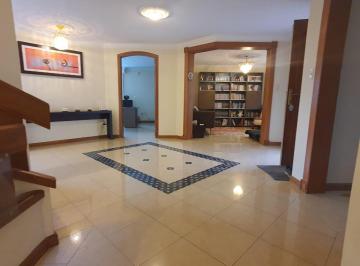 Casa de 4 habitaciones, Quito · Venta Casa Clásica Moderna en Urbanización, Rancho San Francisco
