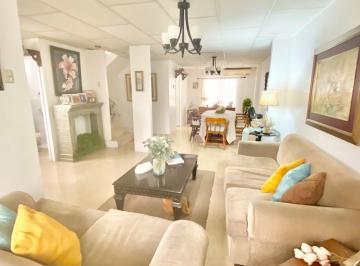 Casa de 3 habitaciones, Guayaquil · Casa de 180 m² con 3 Habitaciones en Venta en La Alborada