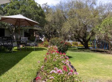 Casa · 360m² · 4 Habitaciones · 3 Estacionamientos · Casa 4 Dorm. Venta Pusuquí