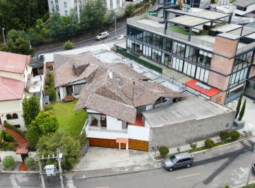 Casa · 582m² · 5 Habitaciones · 3 Estacionamientos · Casa en Venta