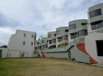 Casa · 176m² · 4 Habitaciones · 2 Estacionamientos · Casa en Carcelén