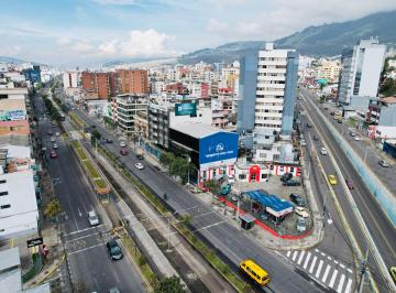 Edificio-Hotel-Fabrica de 15 habitaciones, Quito · Casa Comercial de 1372 m² de Cons. 868 m² de Terrenos Av 10 de Agosto