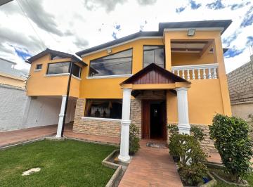 Casa de 4 habitaciones, Quito · En Venta Bonita Casa La Armenia Uno, 4 Dorm, Valle Chillos