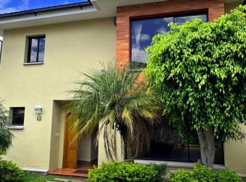 Casa de 3 habitaciones, Quito · Linda Casa de Venta en Vista - Hermosa en El Corazón Cumbayá!