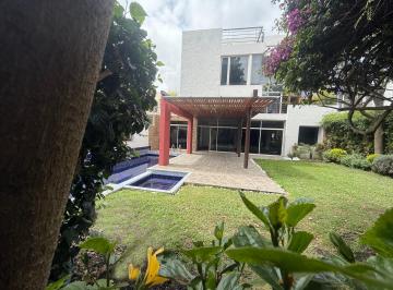 Casa de 4 habitaciones, Quito · Casa Dentro de Chambala, Al Lado de La Vina