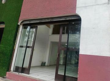 Terreno / Lote · 200ha · 2 Estacionamientos · Local de Arriendo