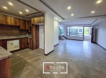Casa de 3 habitaciones, Quito · De Oportunidad Casa de Lujo en Urbanización Tranquila