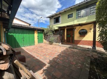 Casa de 4 habitaciones, Quito · Venta Quito Sur Casa Esquinera de Dos Pisos + Suite y Jardin