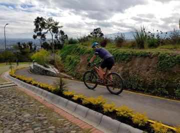 Terreno / Lote , Quito · Lote en Tumbaco con Vista Espectacular Dentro de La Urbanización Terraviva
