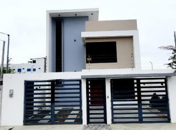 Casa de 2 habitaciones, Santa Elena · Se Vende de Estreno Ubicada en Santa Elena de Dos Pisos