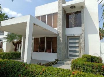 Casa de 3 habitaciones, Guayaquil · Casa de Venta en La Urb. Santa María de Casa Grande, 3 Dorm., Piscina