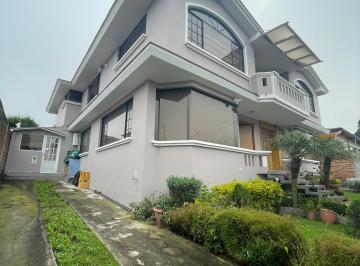 Casa de 4 habitaciones, Quito · Vendo Hermosa Casa 4 H. Sector El Colibrí