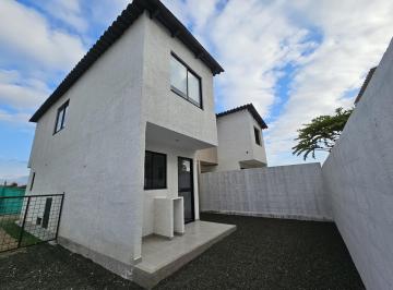 Casa · 84m² · 3 Habitaciones · 1 Estacionamiento · ¡Tu Nuevo Hogar Te Espera!? Vía Manta - Jaramijó Descubre Esta Hermosa Casa Ubicada en Una Zona