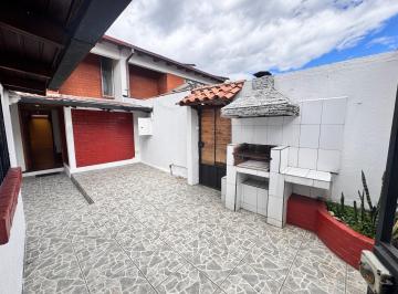 Casa de 4 habitaciones, Quito · California Alta - Rento Hermosa Casa - Dentro de Conjunto