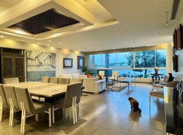 Departamento de 6 habitaciones, Guayaquil · Departamento 550 m² Al Río 6 Cuartos 5.5 Baños 4 Parqueos