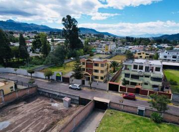 Casa de 6 habitaciones, Quito · Venta Casa Grande, en Urbanización Segura