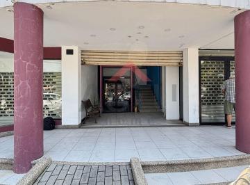 Local comercial de 2 habitaciones, Guayaquil · Alquilo Local Comercial Frente Al Parque de Urdesa.