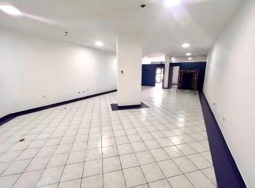 Local comercial , Quito · Local 127 m² con Estacionamientos Delanteros Ponceano Alto