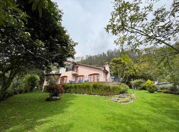 Casa de 2 habitaciones, Quito · Casa Amplia con Jardín - Detrás del Convento de Guápulo