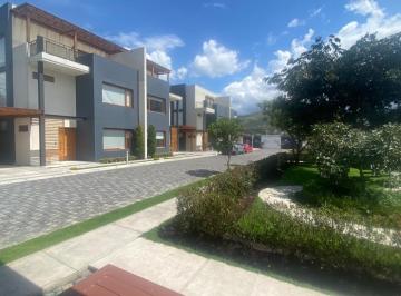 Casa · 155m² · 3 Habitaciones · 2 Estacionamientos · Casa por Estrenar No Adosada Dentro de Lindo Conjunto, Tumbaco. pr