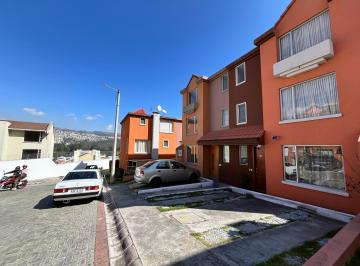 Casa , Quito · En Venta Casa Ponceano Conjunto con Piscina 4 Habitaciones Norte de Quito