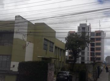 Terreno / Lote de 1 habitación, Tulcán · Terreno de Venta con Casa Ex Clínica en El Centro de Tulcán