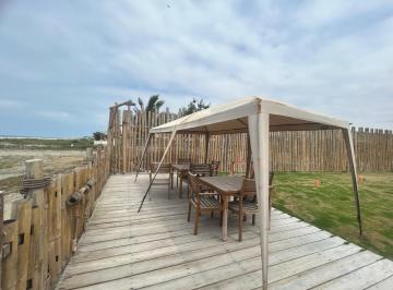 Casa de 3 habitaciones, Playas · Villamil Playas Vendo Casa Frente Al Mar 640 M² de Terreno R. Hurtado