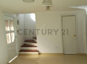 Casa · 90m² · 3 Habitaciones · 2 Estacionamientos · De Oportunidad Casa Norte de Quito por La Ant